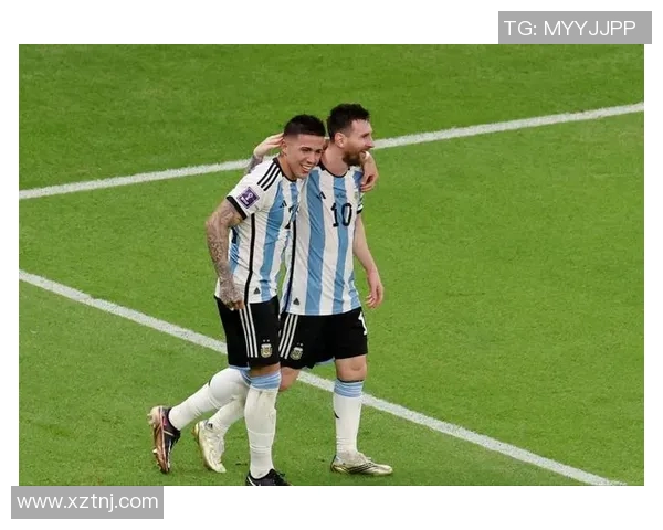 足球球星赛场怒吼队友引发激烈讨论团队氛围成焦点